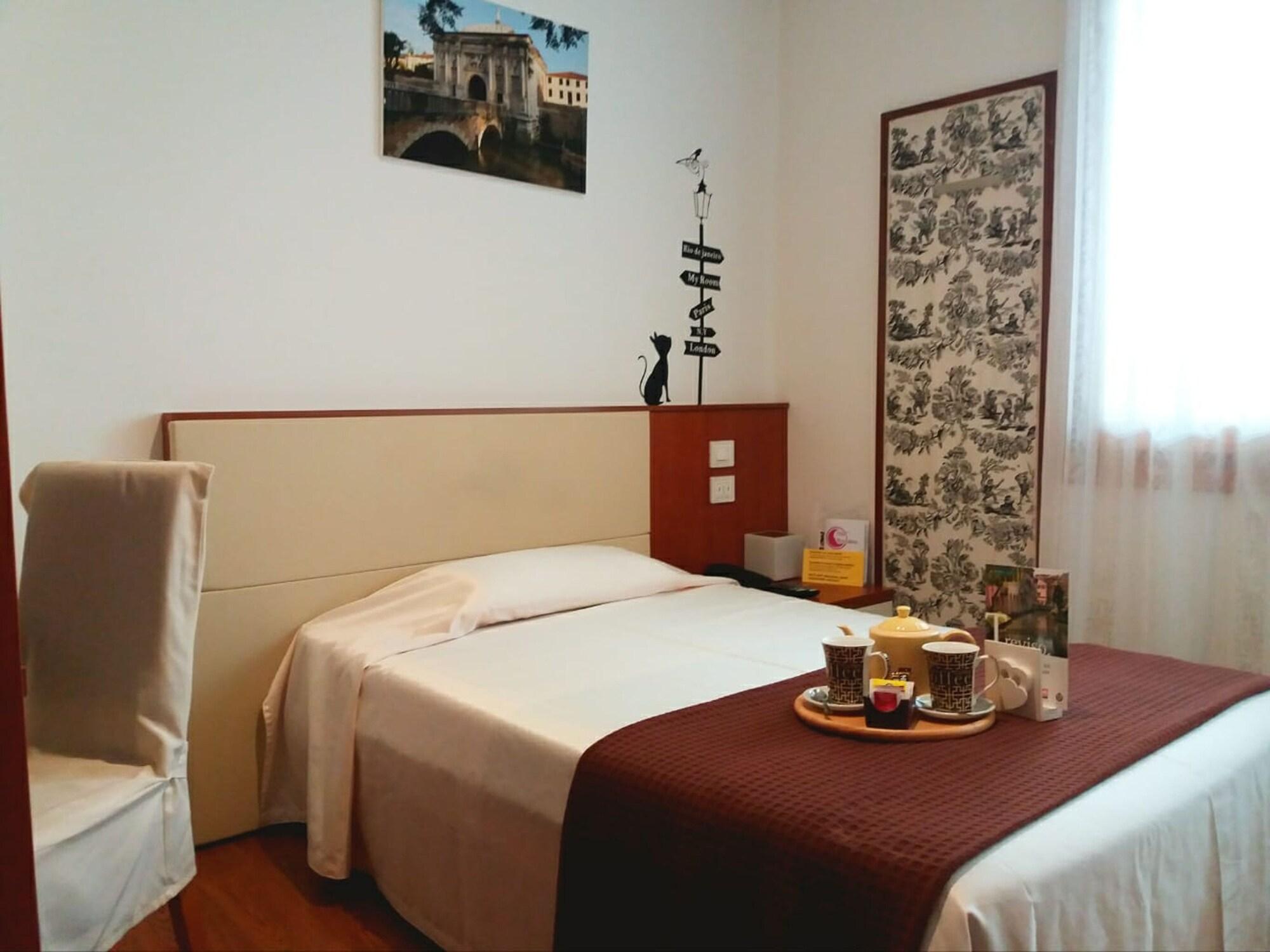Hotel Mezzaluna Treviso Buitenkant foto