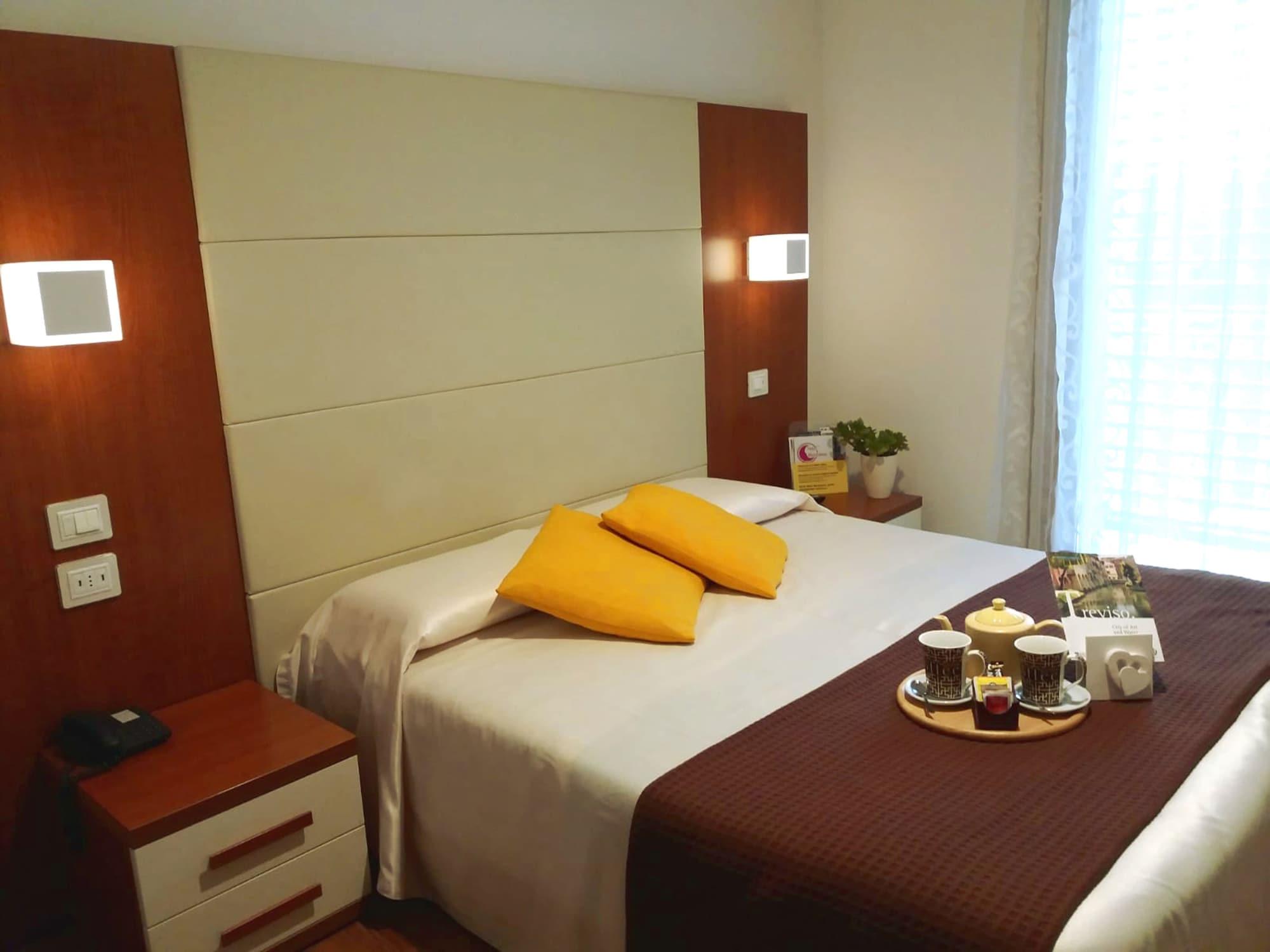 Hotel Mezzaluna Treviso Buitenkant foto