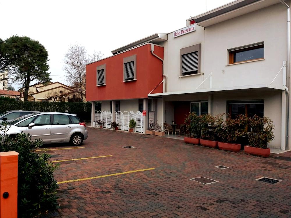 Hotel Mezzaluna Treviso Buitenkant foto