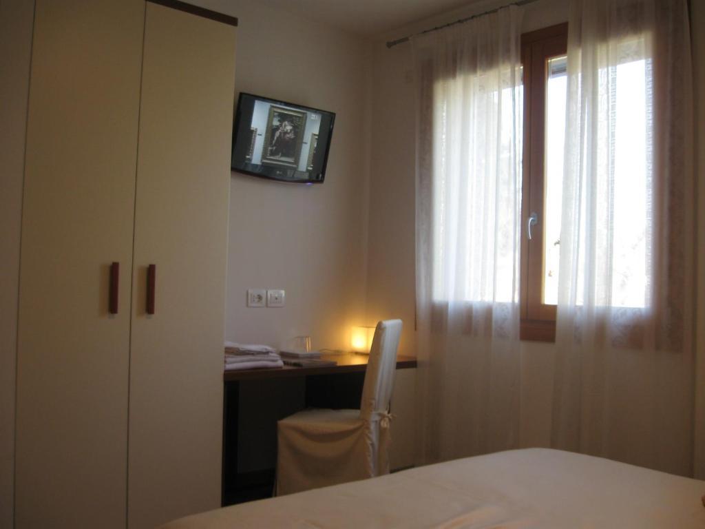 Hotel Mezzaluna Treviso Kamer foto